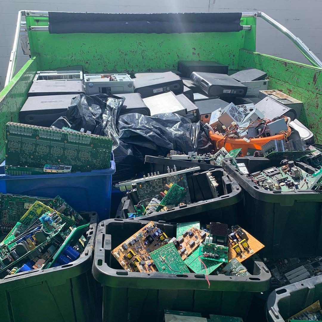 Expert e-waste recycling & junk removal with The Junkluggers