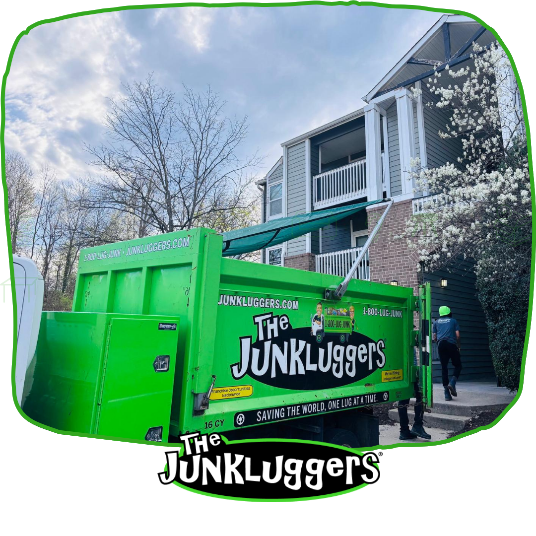 Junkluggers employees in front of their truck